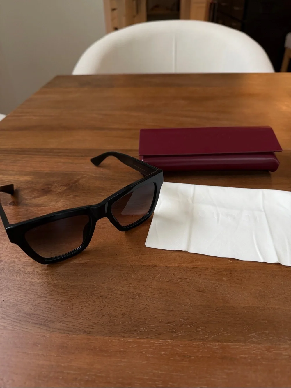 BRAND NEW!! Gucci Black Square Sunglasses with Gold GG Logo